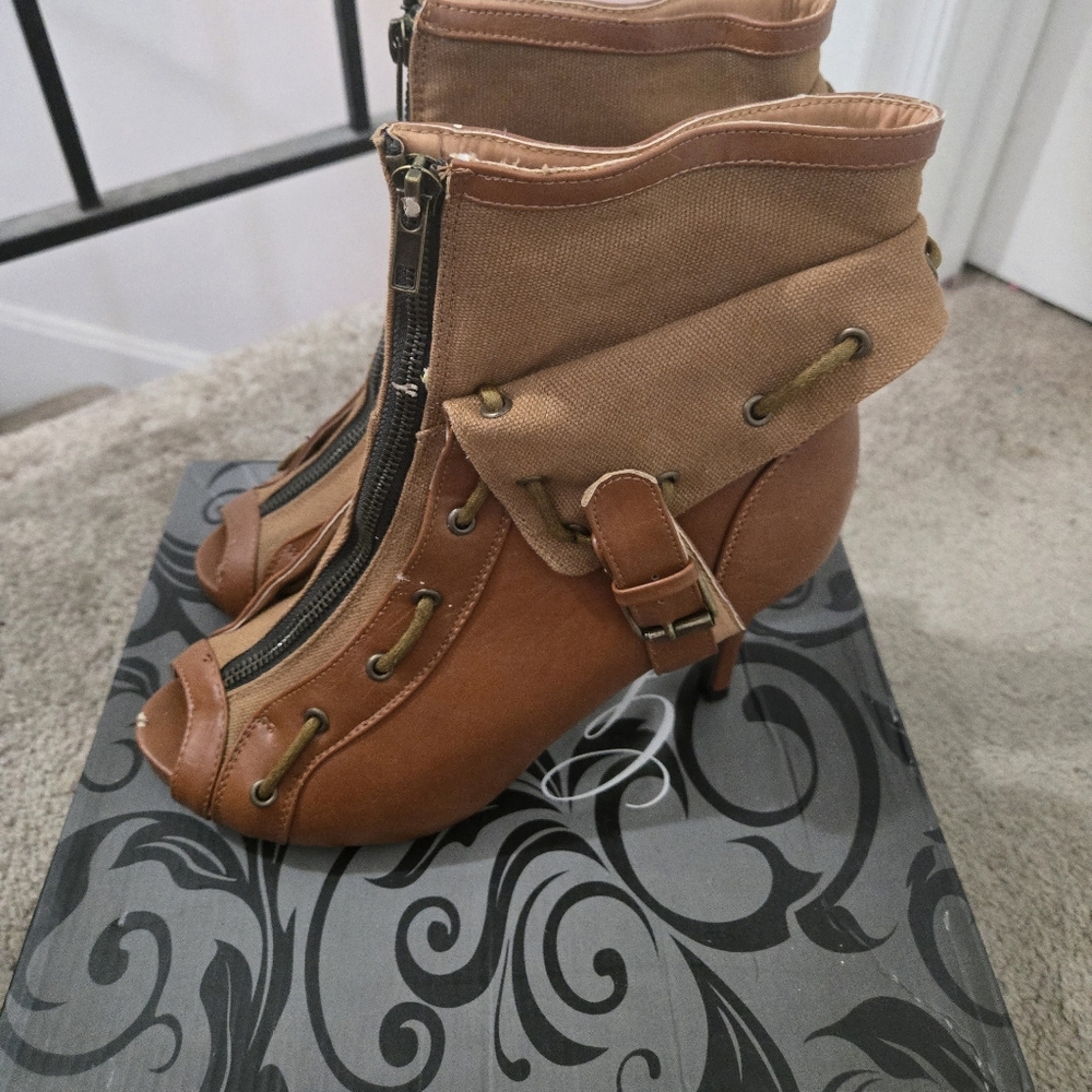 Heels - Picture 4 of 7